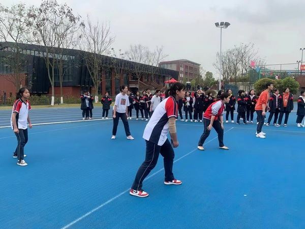 挑战自我、乐享运动――宜昌市一中举行春季球类运动会