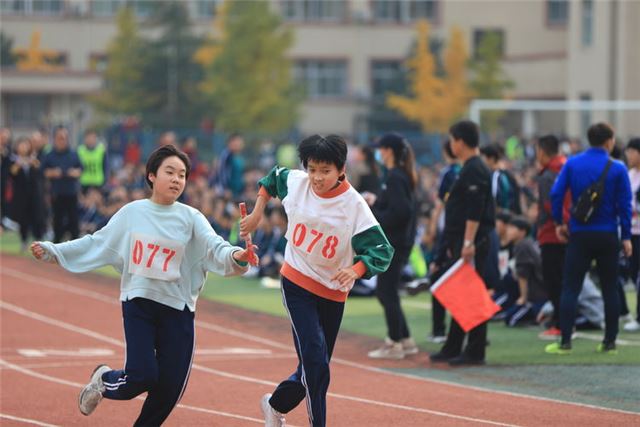 鸣奏青春旋律 抒写运动风采 | 武安五中举行4×100米接力赛