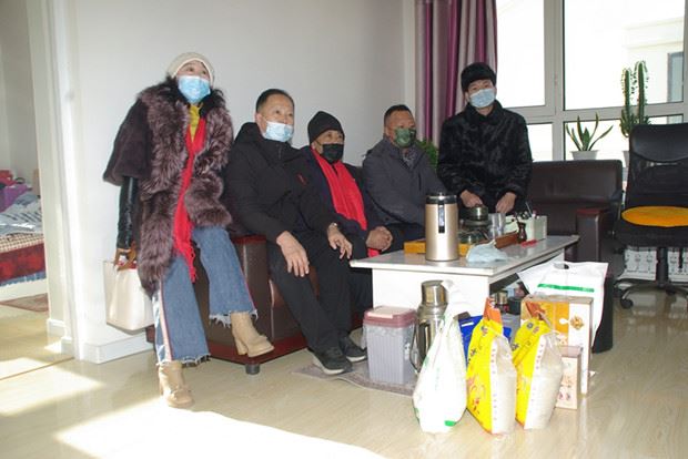 双鸭山市企业战略研究会情系困难户 节前慰问暖人心