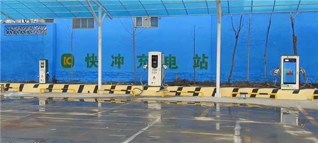 快冲能源科技集团公司“拼团购车”集体发车仪式在泉城济南举行