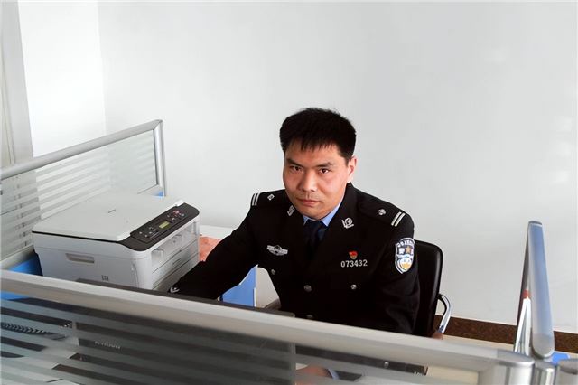 “铁人”闫晓勇——人民的好警察
