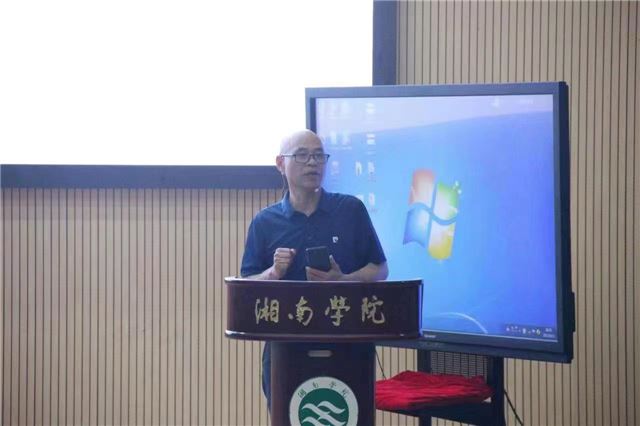 艺术大师马君声到湘南学院做书法讲座