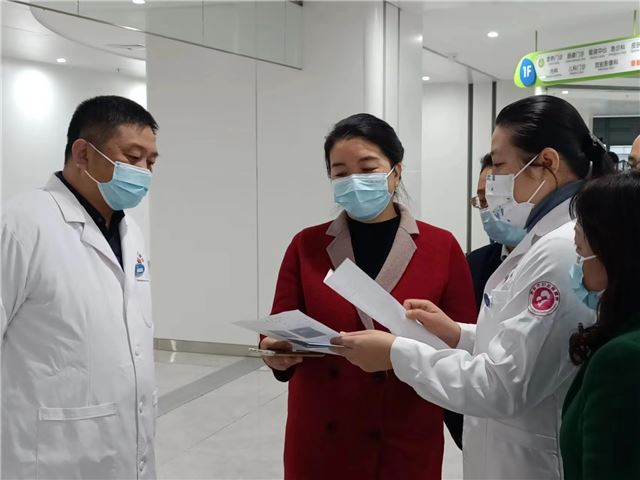 宜昌市总工会检查指导伍家岗区女职工“两癌”筛查工作