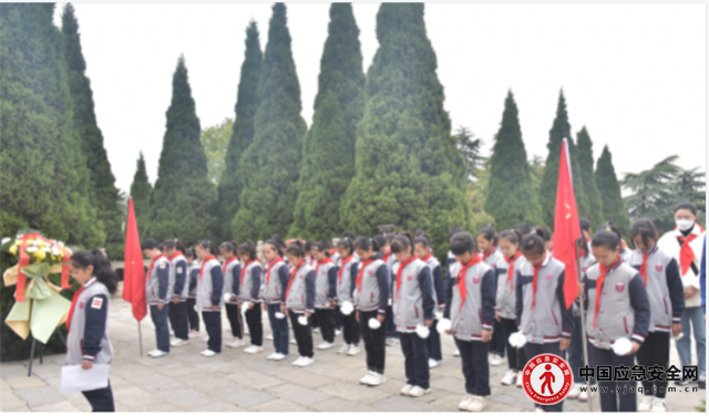 缅怀英烈祭忠魂 民族团结情更深