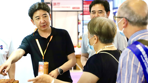 青海果洛：组织文旅企业参加2023上海旅游产业博览会