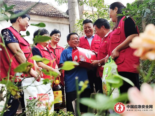 郯城：99公益日志愿者登门“益