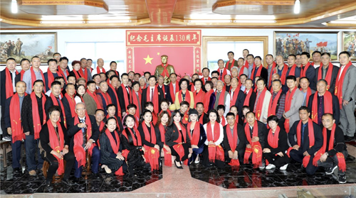 劉瀚鍇先生在家中舉辦紀念偉人誕辰130周年活動