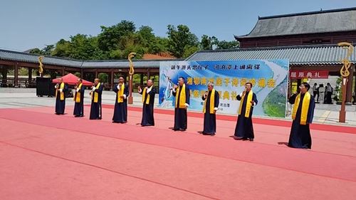 端午源头思屈子，河伯潭上诵离骚——湘鄂两地屈子诗词吟诵会暨祭祀屈原典礼