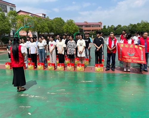 琪沁正能量以行动践行初心,助力青春逐梦(图1) 琪沁正能量以行动践行初心,助力青春逐梦(图1)