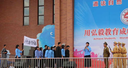 盘锦弘毅中学举行8周年校庆暨校园文化艺术节活动(图8) 盘锦弘毅中学举行8周年校庆暨校园文化艺术节活动(图8)