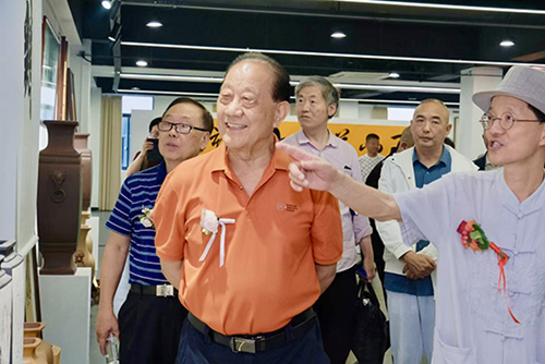 江苏宜兴陶润云水蒋立峰书法作品展暨蒋立峰书法紫砂创作基地揭牌(图1) 江苏宜兴陶润云水蒋立峰书法作品展暨蒋立峰书法紫砂创作基地揭牌(图1)