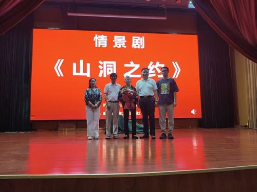 ​蕲春县红色文化和新四军历史研究会组织上演《山洞之约》红色情
