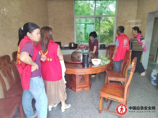 兴国县城岗镇石浒村开展防溺水宣