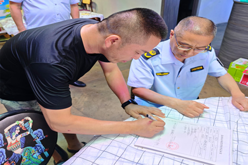 湖北监利:尺八镇开展守护夜市“烟火气” ,筑牢群众舌尖“安全线”专项执法检查行动(图3) 湖北监利:尺八镇开展守护夜市“烟火气” ,筑牢群众舌尖“安全线”专项执法检查行动(图3)