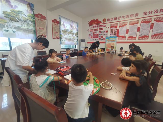 襄阳黄龙：爱心辅导站暑期托管班