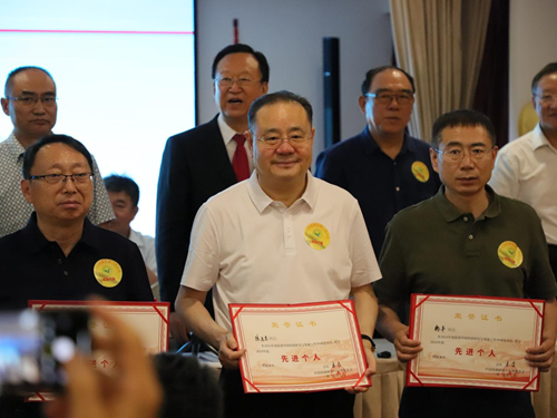 锚定西部高质量发展 擘画“十五五”服务新蓝图——中国西促会第五届理事会第二次会议在京召开(图3) 锚定西部高质量发展 擘画“十五五”服务新蓝图——中国西促会第五届理事会第二次会议在京召开(图3)