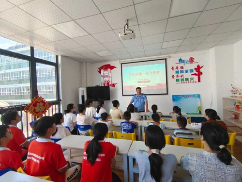 盛夏安全不松懈 警民恳谈护平安(图1)