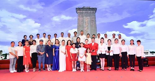 吉林省四平市铁东区2025年纪念抗日战争胜利80周年文艺汇演圆满闭幕(图8) 吉林省四平市铁东区2025年纪念抗日战争胜利80周年文艺汇演圆满闭幕(图8)