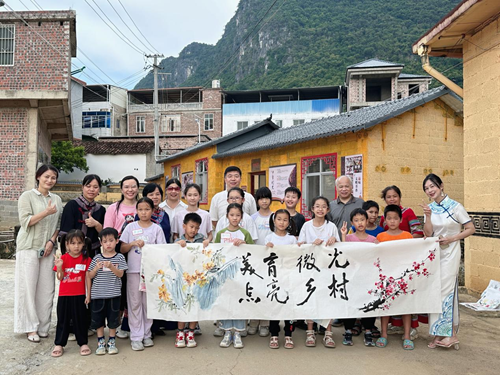美育微光点亮乡村：艺术公益基地在广西覃签屯揭牌，助力留守儿童描绘人生彩虹(图1)