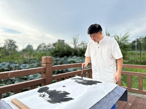 美育微光点亮乡村：艺术公益基地在广西覃签屯揭牌，助力留守儿童描绘人生彩虹(图7)