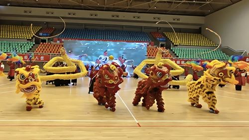 2025年全国老年人健身广场舞大联动湖北主会场(宜昌)活动盛大启幕， 三峡满江红艺术团《舞动宜昌》震撼全场(图7)