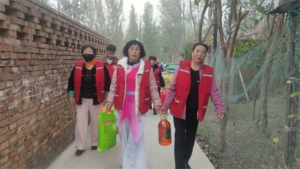 小张庄举办“爱在夕阳、新风传扬”文艺汇演,谱写乡风文明新篇章(图1) 小张庄举办“爱在夕阳、新风传扬”文艺汇演,谱写乡风文明新篇章(图1)