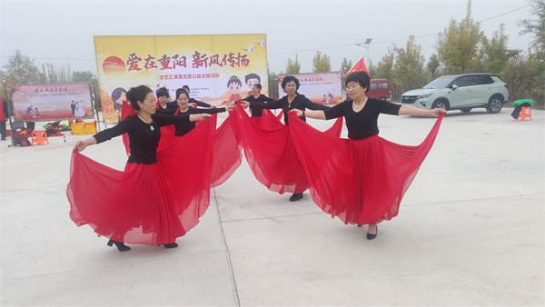 小张庄举办“爱在夕阳、新风传扬”文艺汇演,谱写乡风文明新篇章(图4) 小张庄举办“爱在夕阳、新风传扬”文艺汇演,谱写乡风文明新篇章(图4)