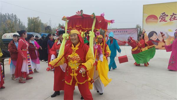 小张庄举办“爱在夕阳、新风传扬”文艺汇演,谱写乡风文明新篇章(图6) 小张庄举办“爱在夕阳、新风传扬”文艺汇演,谱写乡风文明新篇章(图6)