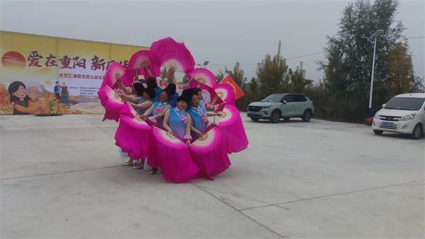 小张庄举办“爱在夕阳、新风传扬”文艺汇演,谱写乡风文明新篇章(图7) 小张庄举办“爱在夕阳、新风传扬”文艺汇演,谱写乡风文明新篇章(图7)