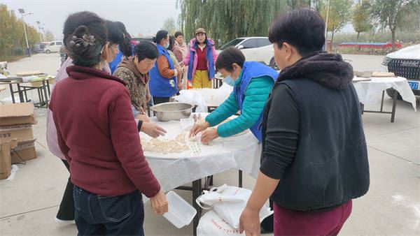 小张庄举办“爱在夕阳、新风传扬”文艺汇演,谱写乡风文明新篇章(图19) 小张庄举办“爱在夕阳、新风传扬”文艺汇演,谱写乡风文明新篇章(图19)