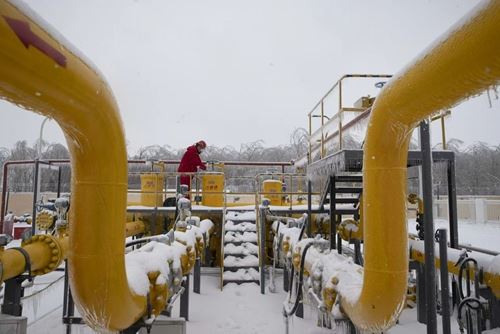 冰城暖守护：华能供热人筑牢“暖房子”防线，让寒夜有温度(图4)