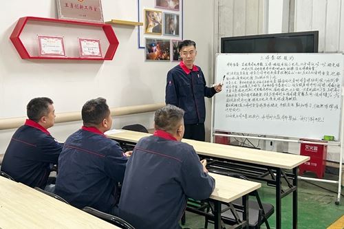 匠心筑梦焊花闪耀|王勇荣获兵团国资系统劳动模范称号(图1)