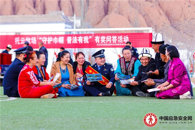 新疆克州：警民携手