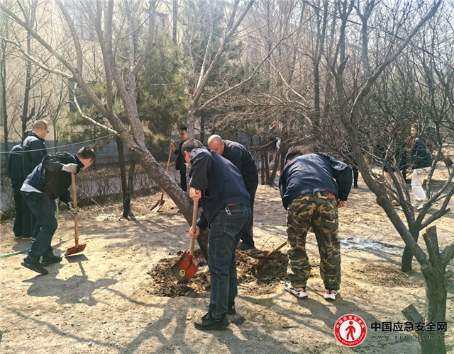 和创实业发展公司开展植树节主题