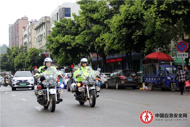 湖南新田交警:坚守岗位一线 筑