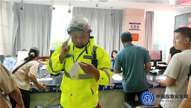 高考护航暖人心 |