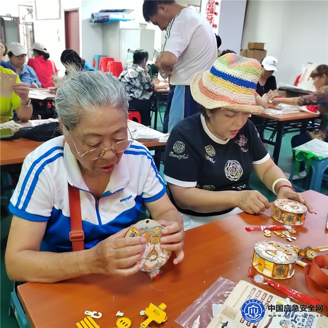 月满中秋话团圆 邻