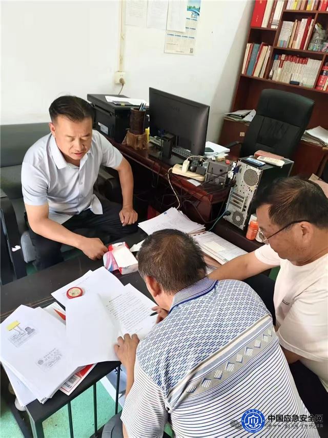 法援护苗暖民心 依法为未成年人